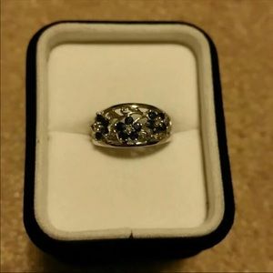 White gold & Sapphire Flower Ring